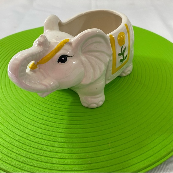 Elephant planter vintage. Made in Japan. Trunk up for good luck! - Picture 3 of 6